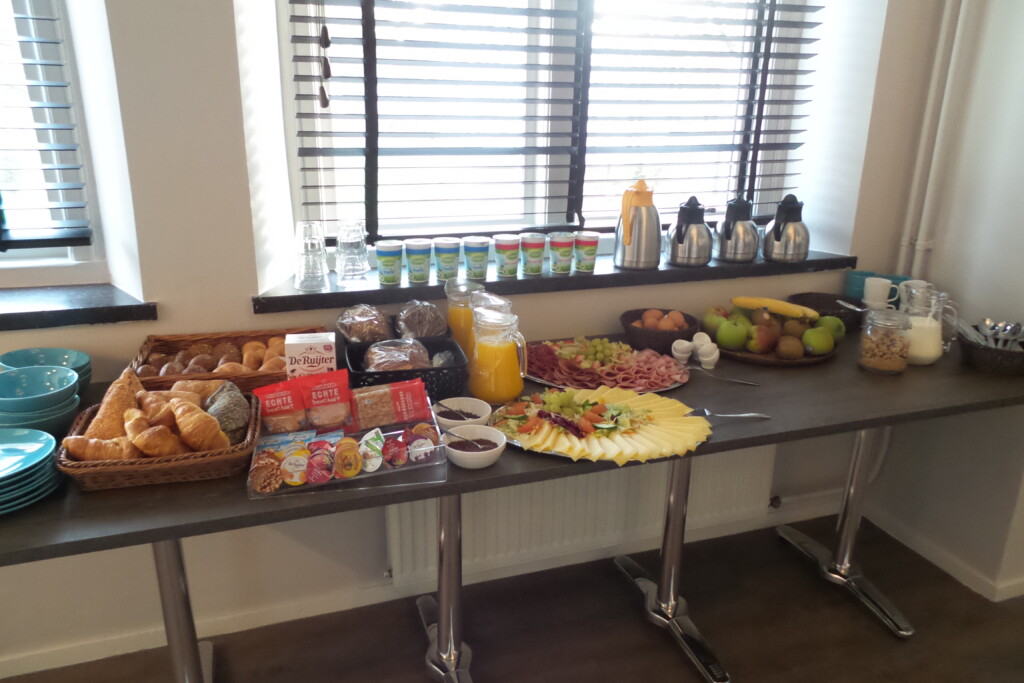 Bed & breakfast landgoed de grote beek eindhoven Afstand kledingkast bed